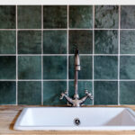 Alte Fliesen reinigen