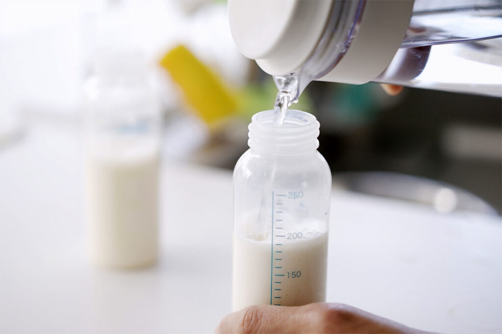 BPA-freie Babyflasche befüllen