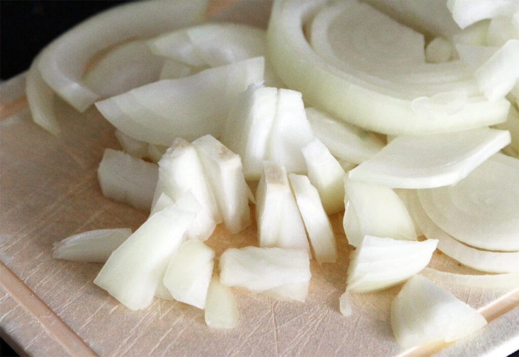 Zwiebelspalten schneiden