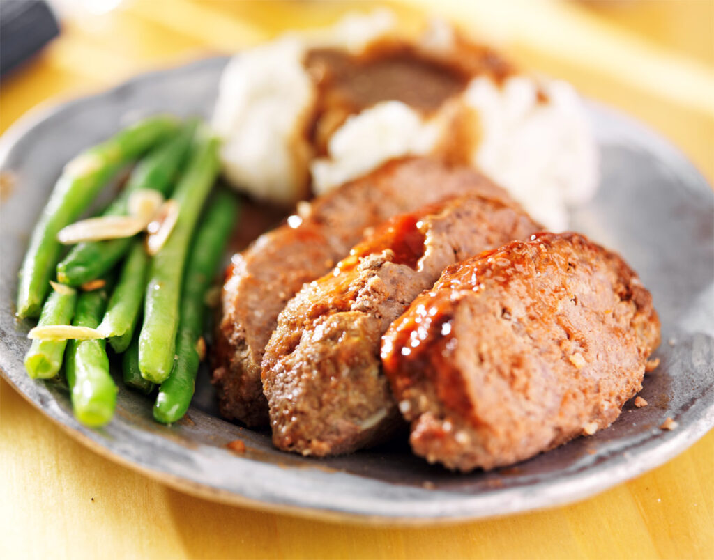 Hackbraten mit Bohnen