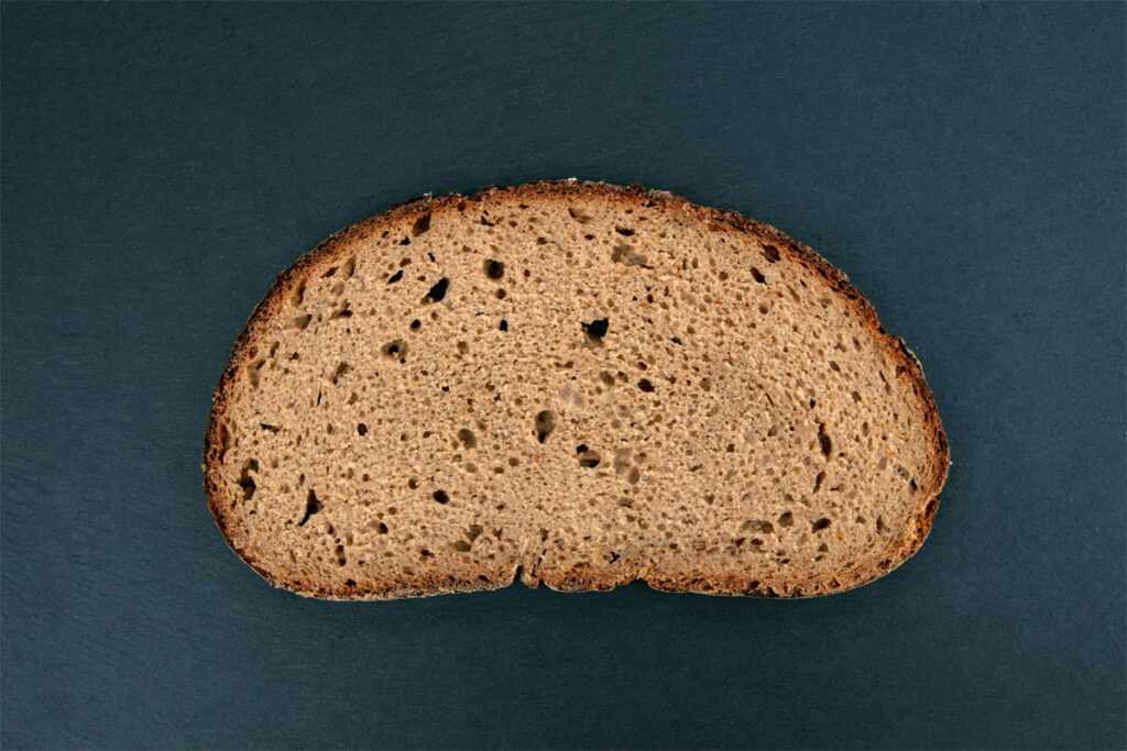 eine Scheibe Roggenbrot