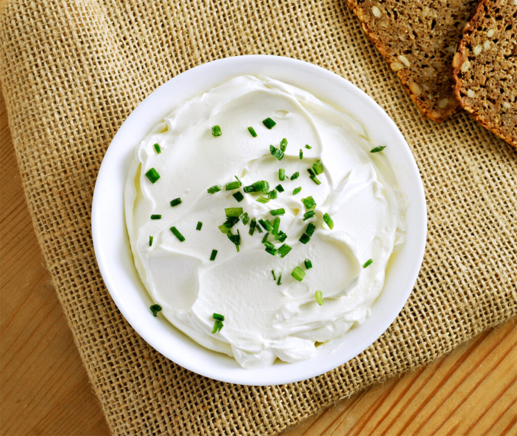 Schüssel mit Kräuterquark