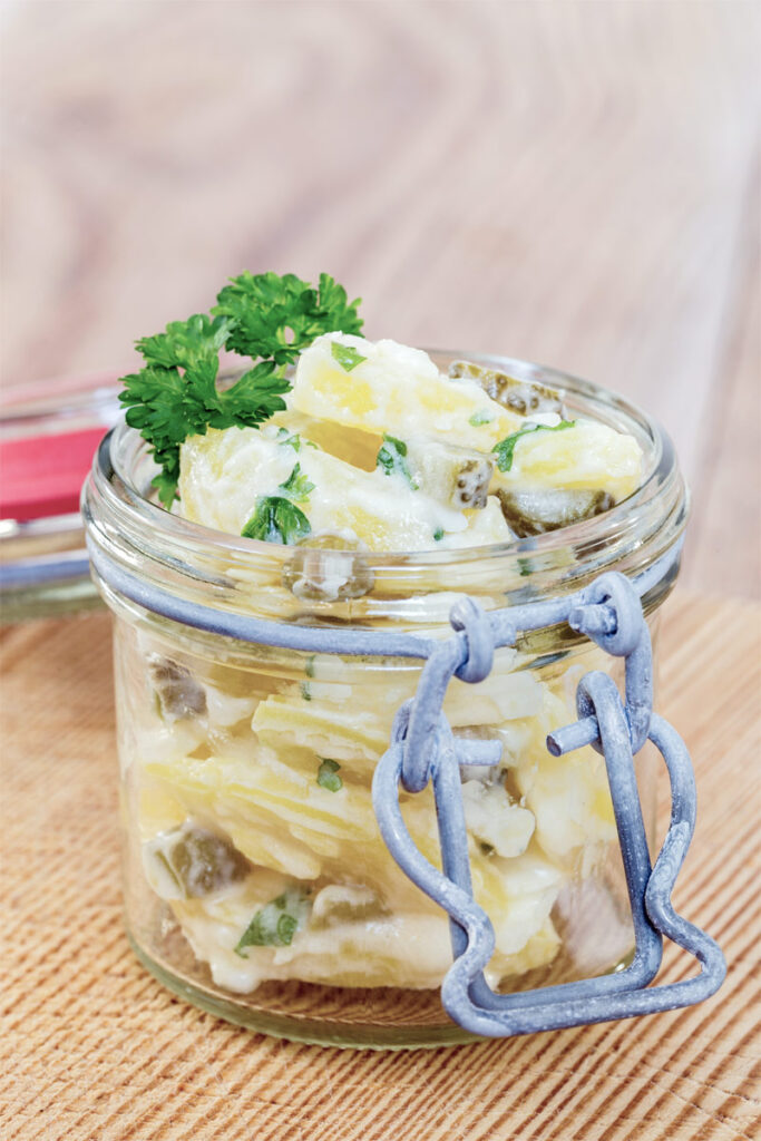 Kartoffelsalat im Glas.